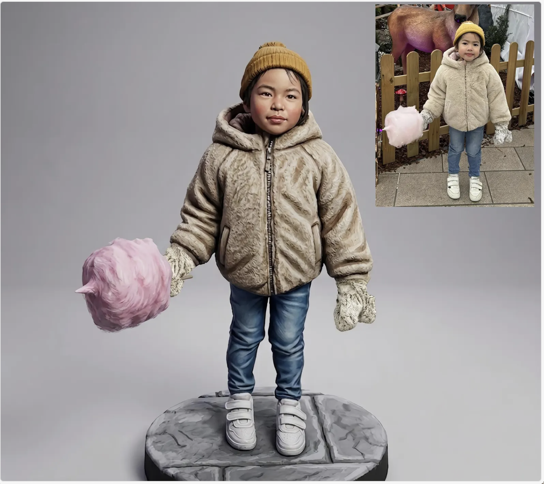Statuetta della bambina modellata a mano accanto alla foto originale del cliente